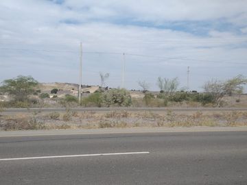 AMPLIO  TERRENO EN VENTA – CARRETERA PIURA - PAITA