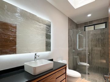 Casa en Venta en Valle Real de Lujo con Amenidades, Zona Real Zapopan