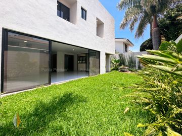Casa en Venta en Valle Real de Lujo con Amenidades, Zona Real Zapopan