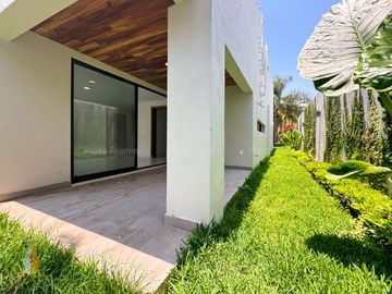 Casa en Venta en Valle Real de Lujo con Amenidades, Zona Real Zapopan
