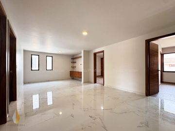 Casa en Venta en Valle Real de Lujo con Amenidades, Zona Real Zapopan