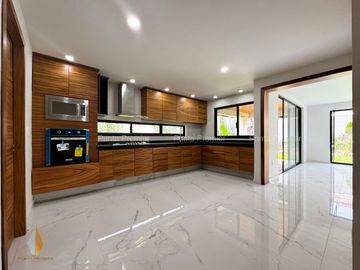 Casa en Venta en Valle Real de Lujo con Amenidades, Zona Real Zapopan