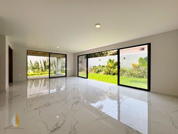 Casa en Venta en Valle Real de Lujo con Amenidades, Zona Real Zapopan