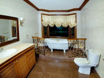 Rumah Villa Desain Jawa Bali Klasik Di Ampera Kemang Jakarta Selatan