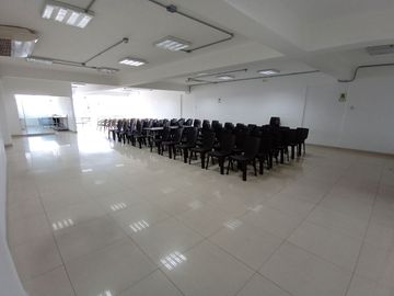 OFICINA EN ALQUILER DE 243 m2 CERCA AL PUENTE SANTA ANITA