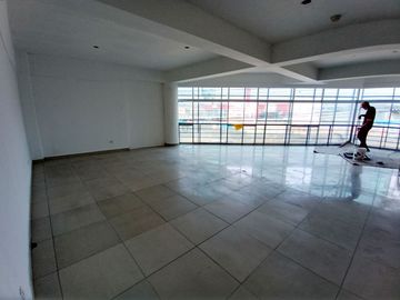 OFICINA EN ALQUILER DE 243 m2 CERCA AL PUENTE SANTA ANITA