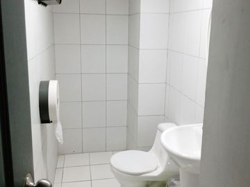 OFICINA EN ALQUILER DE 243 m2 CERCA AL PUENTE SANTA ANITA