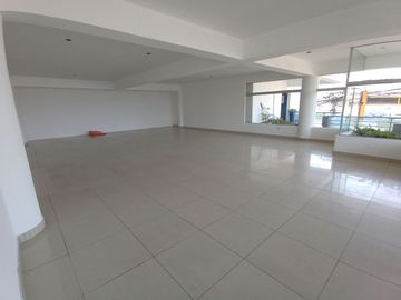 OFICINA EN ALQUILER DE 243 m2 CERCA AL PUENTE SANTA ANITA