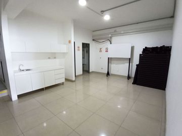 OFICINA EN ALQUILER DE 243 m2 CERCA AL PUENTE SANTA ANITA