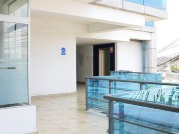 OFICINA EN ALQUILER DE 243 m2 CERCA AL PUENTE SANTA ANITA