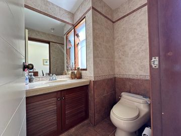 Funcional casa en condominio de 2 casas con ingreso/salida independiente 🏡💛