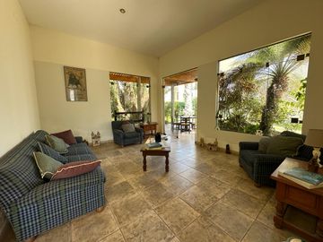 Funcional casa en condominio de 2 casas con ingreso/salida independiente 🏡💛