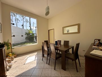 Funcional casa en condominio de 2 casas con ingreso/salida independiente 🏡💛