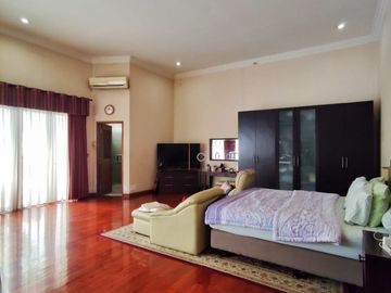 RUMAH at Jl SIMPRUG GOLF, JAKSEL