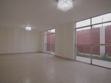LINDA CASA EN VENTA –O - ALQUILER- URB. SAN ISIDRO - PIURA