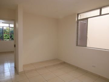 LINDA CASA EN VENTA –O - ALQUILER- URB. SAN ISIDRO - PIURA