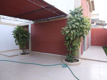 LINDA CASA EN VENTA –O - ALQUILER- URB. SAN ISIDRO - PIURA