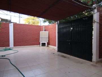 LINDA CASA EN VENTA –O - ALQUILER- URB. SAN ISIDRO - PIURA