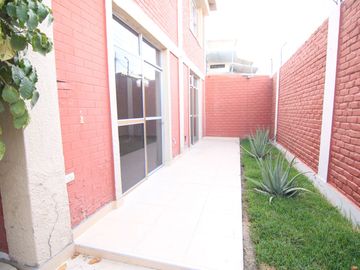 LINDA CASA EN VENTA –O - ALQUILER- URB. SAN ISIDRO - PIURA