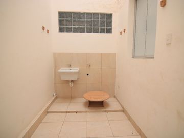 LINDA CASA EN VENTA –O - ALQUILER- URB. SAN ISIDRO - PIURA