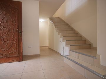 LINDA CASA EN VENTA –O - ALQUILER- URB. SAN ISIDRO - PIURA