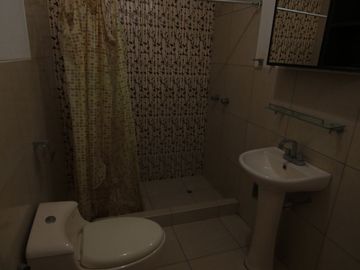LINDA CASA EN VENTA –O - ALQUILER- URB. SAN ISIDRO - PIURA