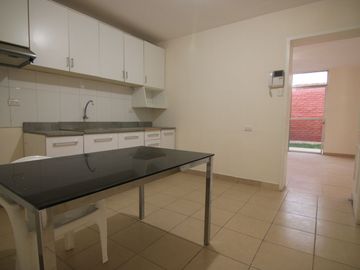 LINDA CASA EN VENTA –O - ALQUILER- URB. SAN ISIDRO - PIURA