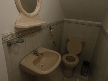 LINDA CASA EN VENTA –O - ALQUILER- URB. SAN ISIDRO - PIURA