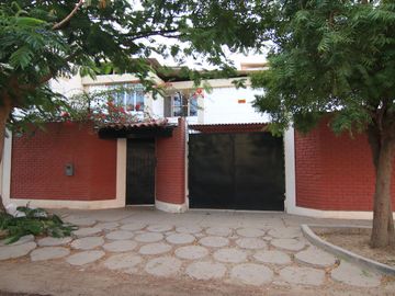 LINDA CASA EN VENTA –O - ALQUILER- URB. SAN ISIDRO - PIURA