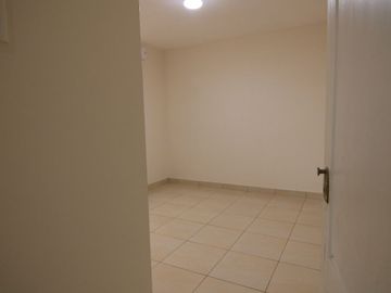 LINDA CASA EN VENTA –O - ALQUILER- URB. SAN ISIDRO - PIURA