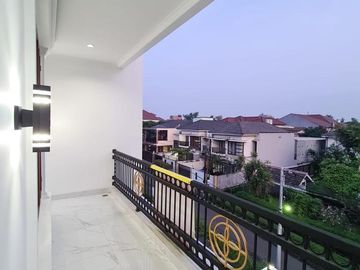 Rumah 3 Lantai Mewah Swimpool di Cipadu Larangan 12393-RN 0811111----