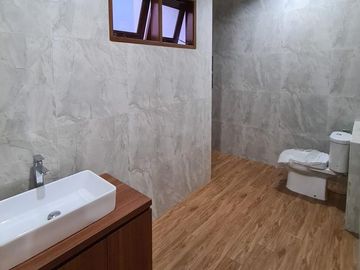 Rumah 3 Lantai Mewah Swimpool di Cipadu Larangan 12393-RN 0811111----