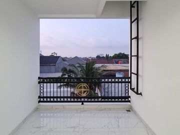 Rumah 3 Lantai Mewah Swimpool di Cipadu Larangan 12393-RN 0811111----