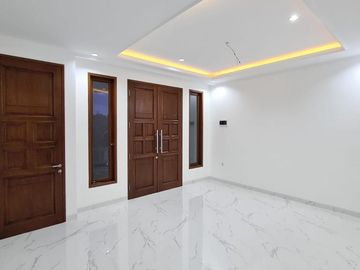 Rumah 3 Lantai Mewah Swimpool di Cipadu Larangan 12393-RN 0811111----