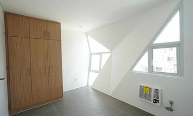 BATULAOV1B12XX: For Sale Semi Furnished 2BR Town House in Batulao Artscapes Commune