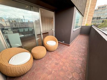 EN VENTA LUJOSO DEPARTAMENTO GRANDE Y CENTRICO, CON 3 HABITACIONES Y 2 TERRAZAS PRIVADAS, CUENCA, ECUADOR.