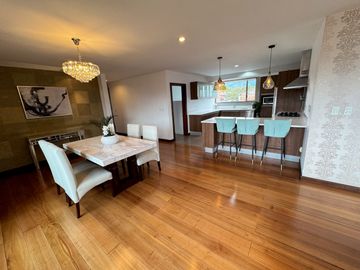 EN VENTA LUJOSO DEPARTAMENTO GRANDE Y CENTRICO, CON 3 HABITACIONES Y 2 TERRAZAS PRIVADAS, CUENCA, ECUADOR.