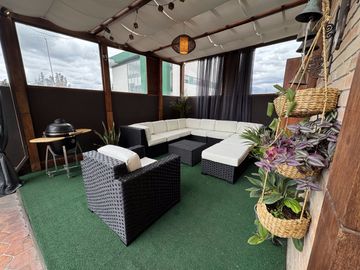 EN VENTA LUJOSO DEPARTAMENTO GRANDE Y CENTRICO, CON 3 HABITACIONES Y 2 TERRAZAS PRIVADAS, CUENCA, ECUADOR.