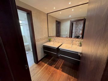 EN VENTA LUJOSO DEPARTAMENTO GRANDE Y CENTRICO, CON 3 HABITACIONES Y 2 TERRAZAS PRIVADAS, CUENCA, ECUADOR.