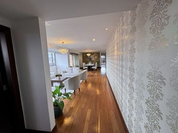 EN VENTA LUJOSO DEPARTAMENTO GRANDE Y CENTRICO, CON 3 HABITACIONES Y 2 TERRAZAS PRIVADAS, CUENCA, ECUADOR.