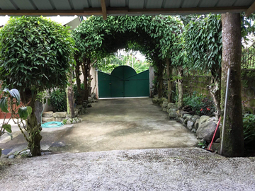 House and Lot/Event's Place For Sale at Tagaytay City, Cavite