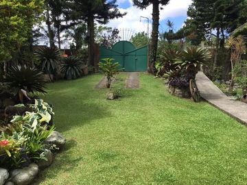 House and Lot/Event's Place For Sale at Tagaytay City, Cavite