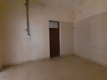 Rumah di Sewakan di Surabaya Pusat Cocok Untuk Resto atau Minimarket