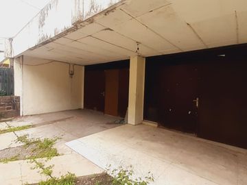 Rumah di Sewakan di Surabaya Pusat Cocok Untuk Resto atau Minimarket