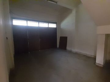 Rumah di Sewakan di Surabaya Pusat Cocok Untuk Resto atau Minimarket