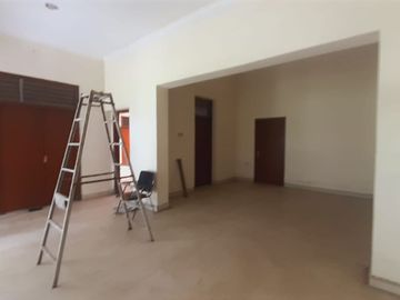 Rumah di Sewakan di Surabaya Pusat Cocok Untuk Resto atau Minimarket