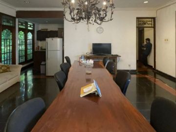 RUMAH at Jl KI MANGUNSARKORO, MENTENG