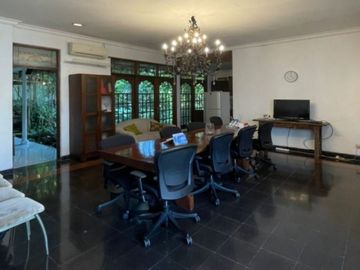 RUMAH at Jl KI MANGUNSARKORO, MENTENG