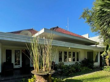 RUMAH at Jl KI MANGUNSARKORO, MENTENG