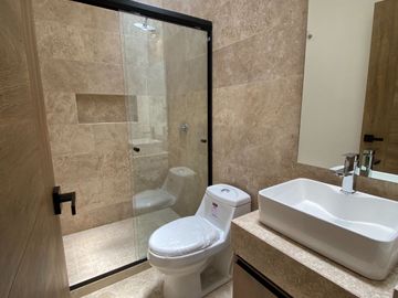 Increíble casa en Lomas de Chapultepec, 4 recamaras y 4.5 baños.